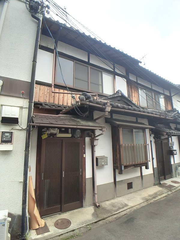 東山二条貸家　西側